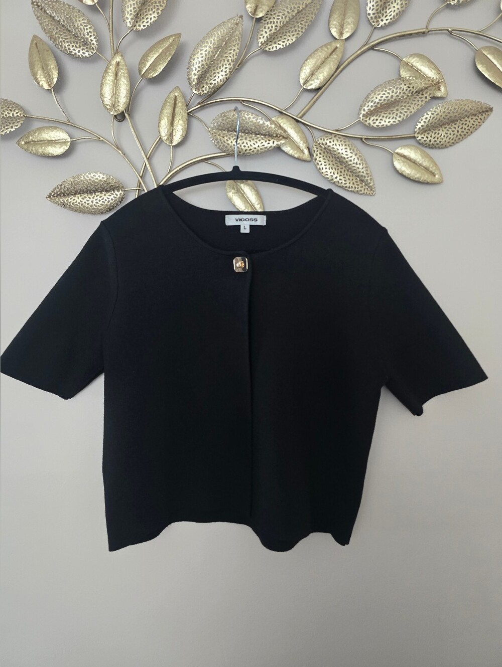 Black Short-Sleeve Cropped Knit Cardigan with Decorative Button Sz L
